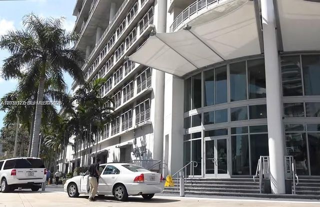 690 SW 1st Court 1221, Miami, FL 33130