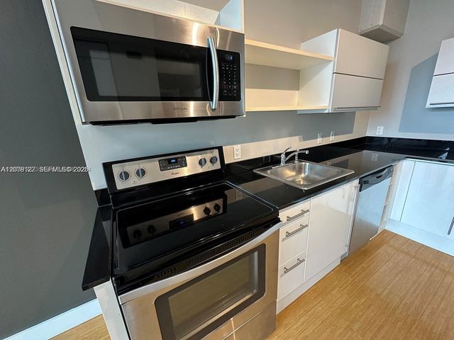 690 SW 1st Court 1221, Miami, FL 33130