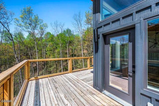 2257 Beach Front Drive, Sevierville, TN 37876