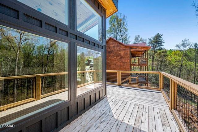 2257 Beach Front Drive, Sevierville, TN 37876