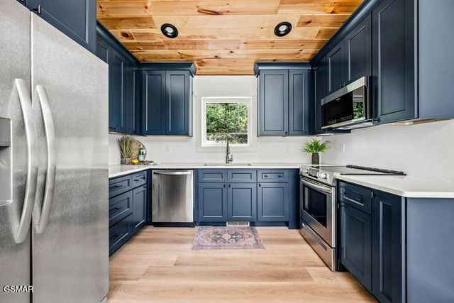 2257 Beach Front Drive, Sevierville, TN 37876