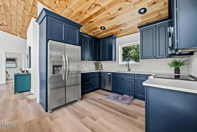 2257 Beach Front Drive, Sevierville, TN 37876