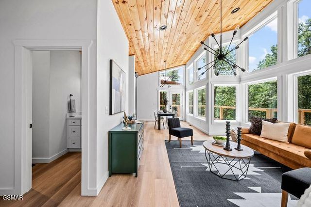 2257 Beach Front Drive, Sevierville, TN 37876