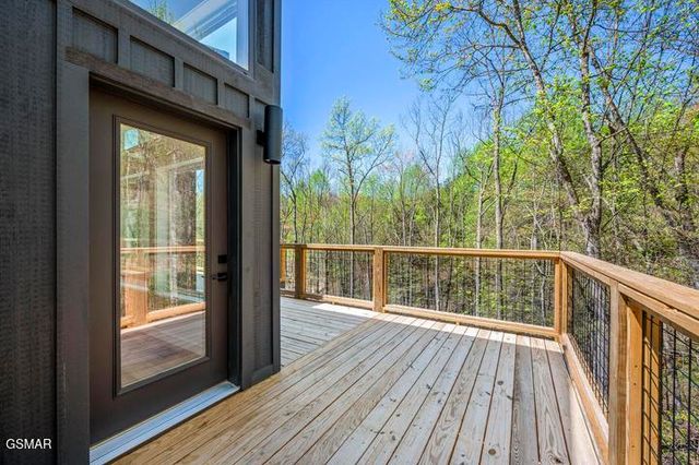 2257 Beach Front Drive, Sevierville, TN 37876