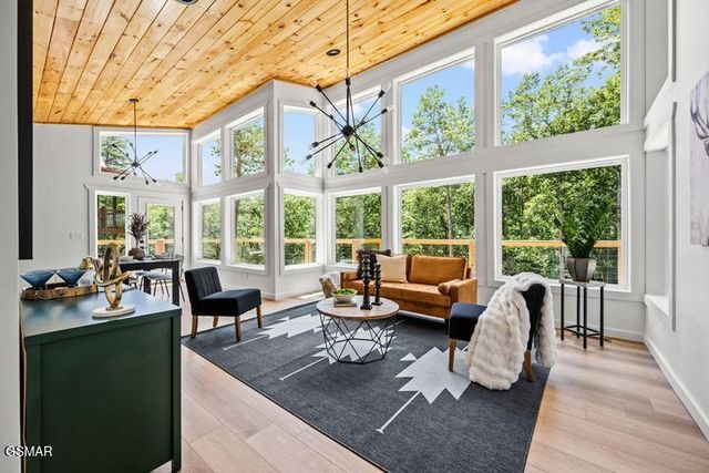 2257 Beach Front Drive, Sevierville, TN 37876