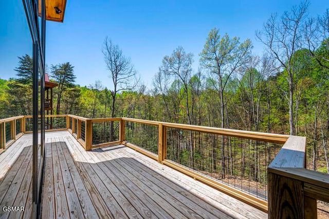 2257 Beach Front Drive, Sevierville, TN 37876