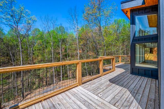 2257 Beach Front Drive, Sevierville, TN 37876