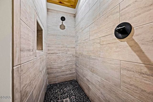 2257 Beach Front Drive, Sevierville, TN 37876