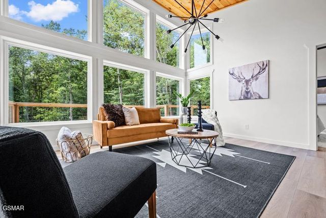 2257 Beach Front Drive, Sevierville, TN 37876