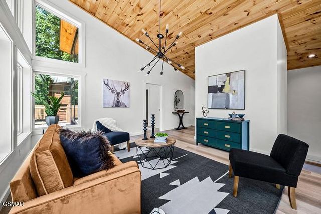 2257 Beach Front Drive, Sevierville, TN 37876