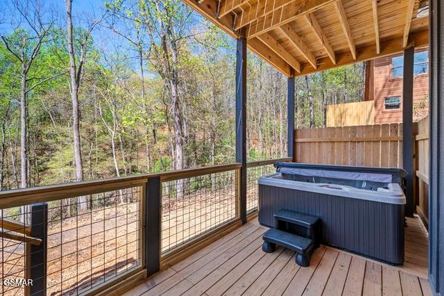 2257 Beach Front Drive, Sevierville, TN 37876
