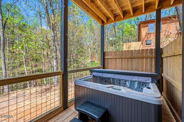 2257 Beach Front Drive, Sevierville, TN 37876