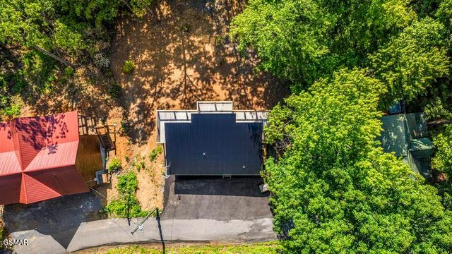 2257 Beach Front Drive, Sevierville, TN 37876