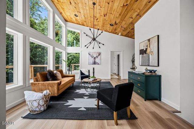 2257 Beach Front Drive, Sevierville, TN 37876