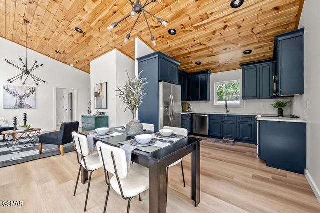 2257 Beach Front Drive, Sevierville, TN 37876