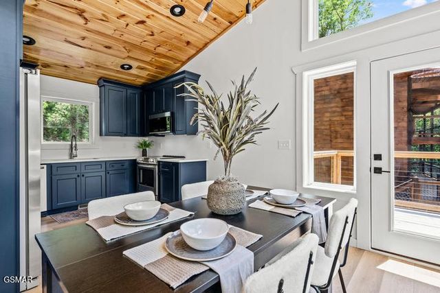 2257 Beach Front Drive, Sevierville, TN 37876