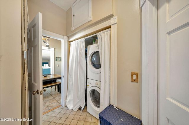 2 Angora Ct, Louisville, KY 40206