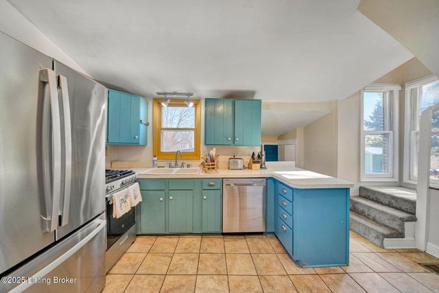 2 Angora Ct, Louisville, KY 40206