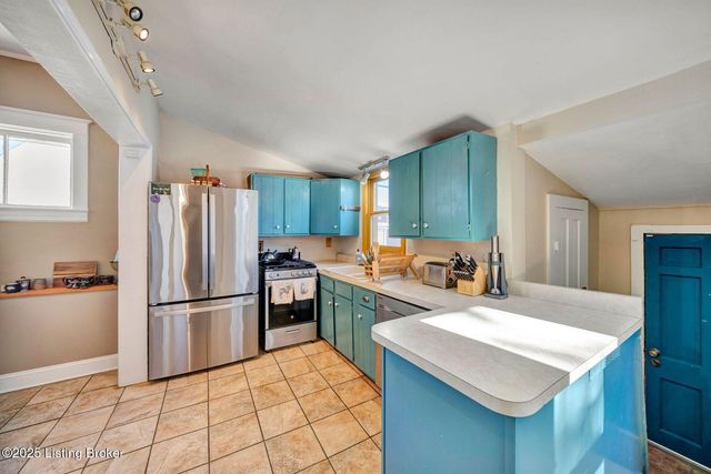 2 Angora Ct, Louisville, KY 40206