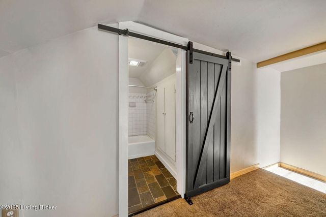 2 Angora Ct, Louisville, KY 40206