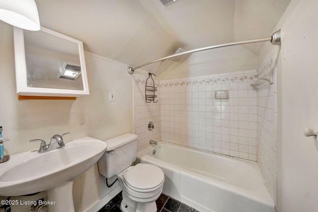 2 Angora Ct, Louisville, KY 40206