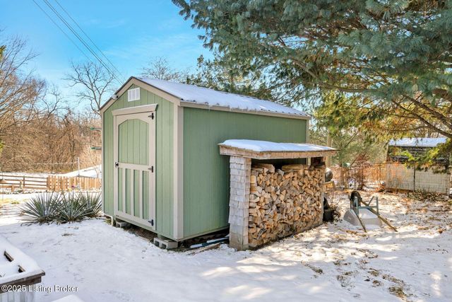 2 Angora Ct, Louisville, KY 40206