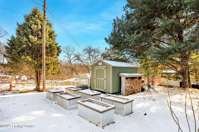 2 Angora Ct, Louisville, KY 40206