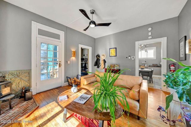 2 Angora Ct, Louisville, KY 40206