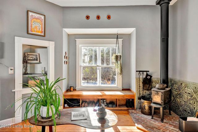 2 Angora Ct, Louisville, KY 40206