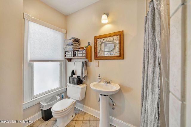 2 Angora Ct, Louisville, KY 40206