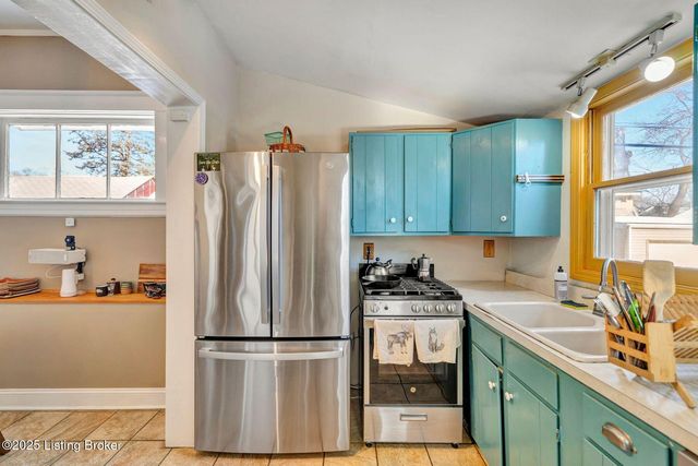 2 Angora Ct, Louisville, KY 40206