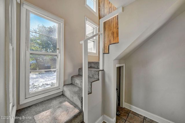 2 Angora Ct, Louisville, KY 40206