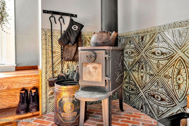 2 Angora Ct, Louisville, KY 40206