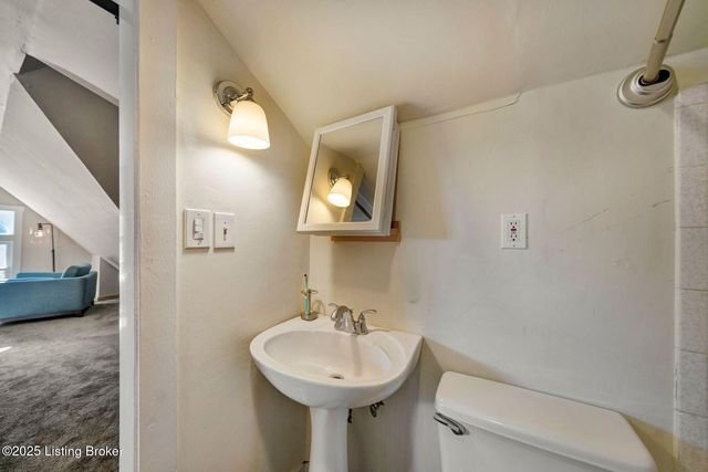 2 Angora Ct, Louisville, KY 40206