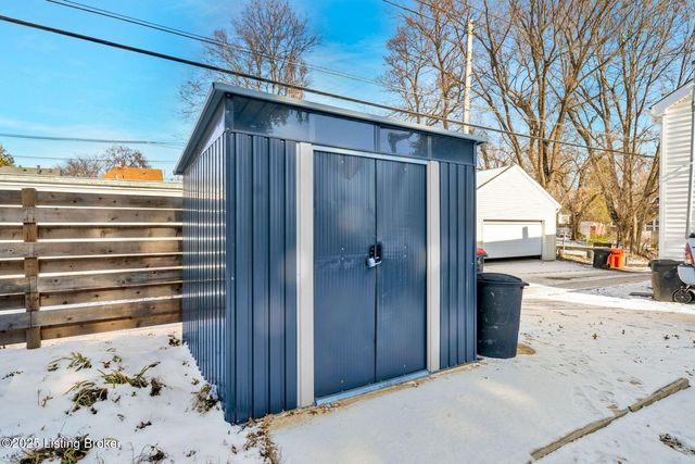 2 Angora Ct, Louisville, KY 40206