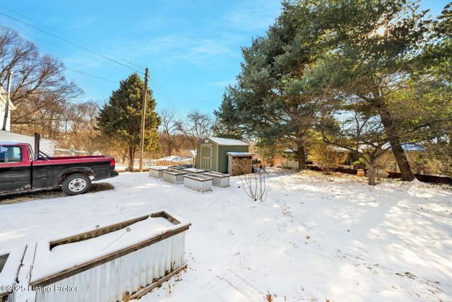 2 Angora Ct, Louisville, KY 40206