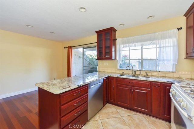 48 Columbia 6, Irvine, CA 92612