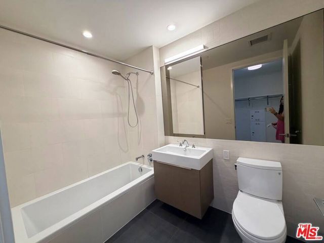 889 Francisco Street 1008, Los Angeles, CA 90017
