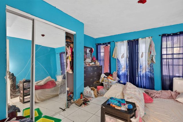 4390 NW 35th Avenue, Lauderdale Lakes, FL 33309