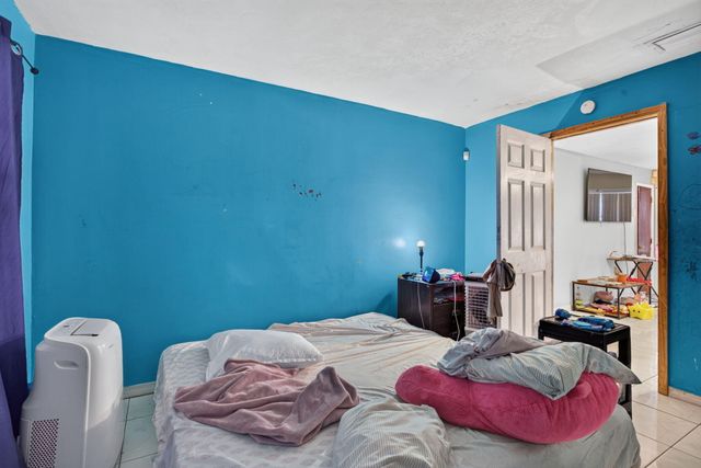 4390 NW 35th Avenue, Lauderdale Lakes, FL 33309