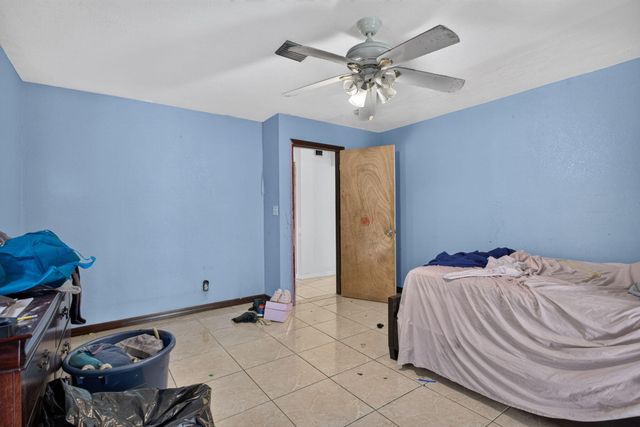 4390 NW 35th Avenue, Lauderdale Lakes, FL 33309