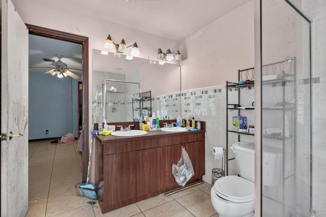 4390 NW 35th Avenue, Lauderdale Lakes, FL 33309