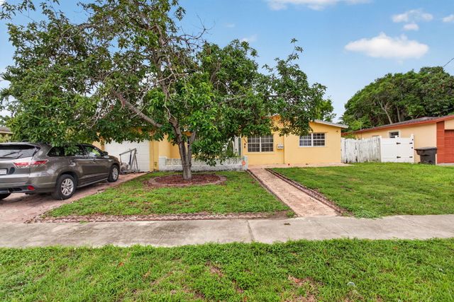 4390 NW 35th Avenue, Lauderdale Lakes, FL 33309