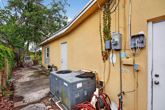 4390 NW 35th Avenue, Lauderdale Lakes, FL 33309