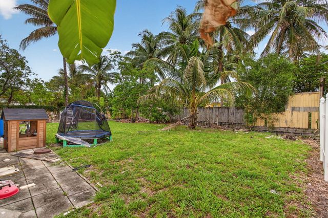 4390 NW 35th Avenue, Lauderdale Lakes, FL 33309