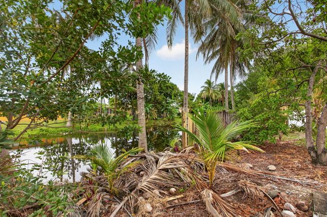 4390 NW 35th Avenue, Lauderdale Lakes, FL 33309