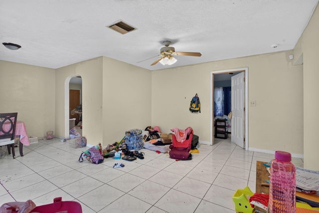 4390 NW 35th Avenue, Lauderdale Lakes, FL 33309