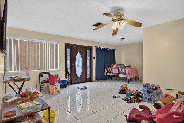 4390 NW 35th Avenue, Lauderdale Lakes, FL 33309