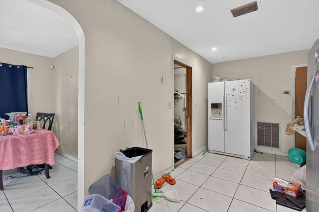 4390 NW 35th Avenue, Lauderdale Lakes, FL 33309