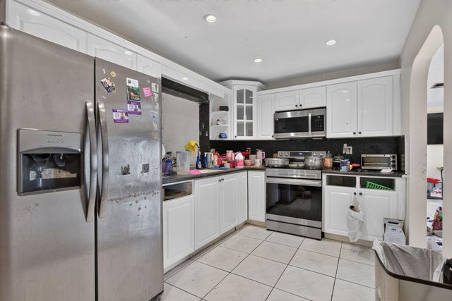 4390 NW 35th Avenue, Lauderdale Lakes, FL 33309